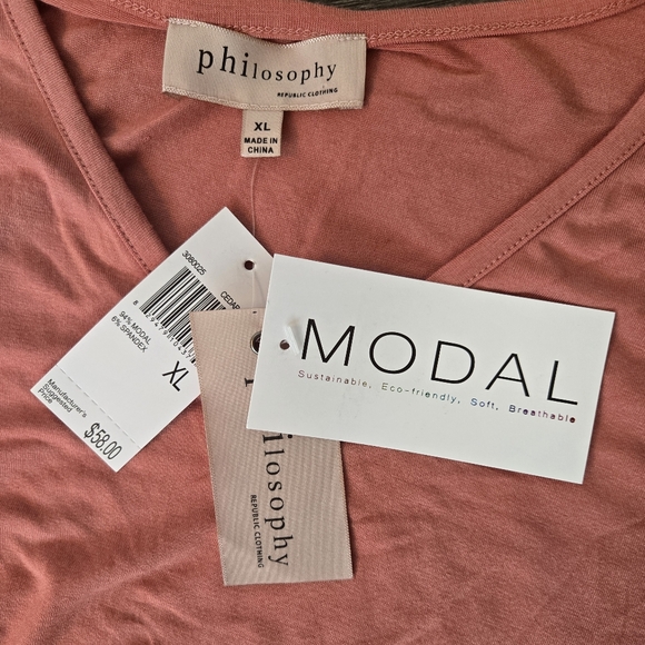 Philosophy VNeck Twist Front top - Picture 3 of 10